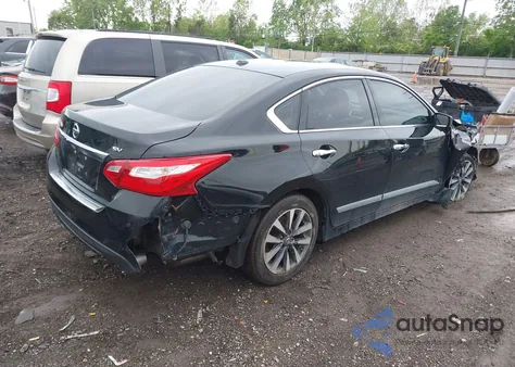 2017 Nissan Altima 2.5 Sv z USA, uszkodzony, nr VIN 1N4AL3AP0HC256602